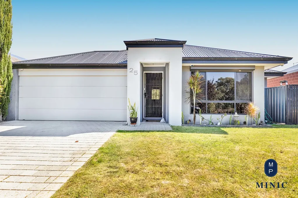 Byford 4 Slaapkamer Spacious Living with Pool, Shed & More!