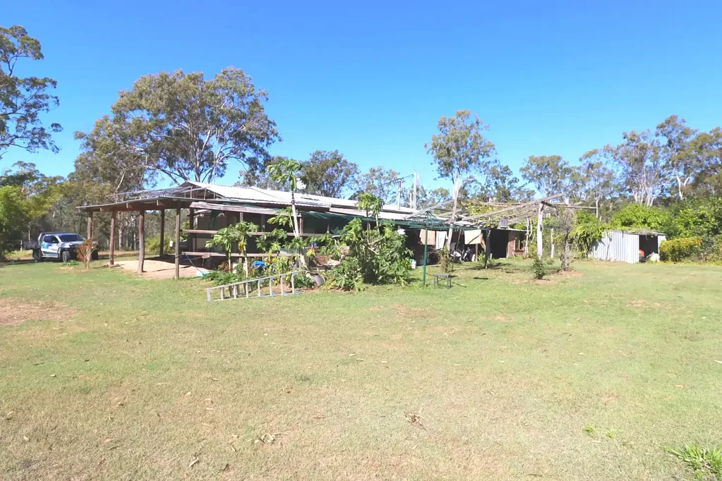 Eureka 3Habitaciones 100ac 2 HOUSES 4 DAMS AND CREEK