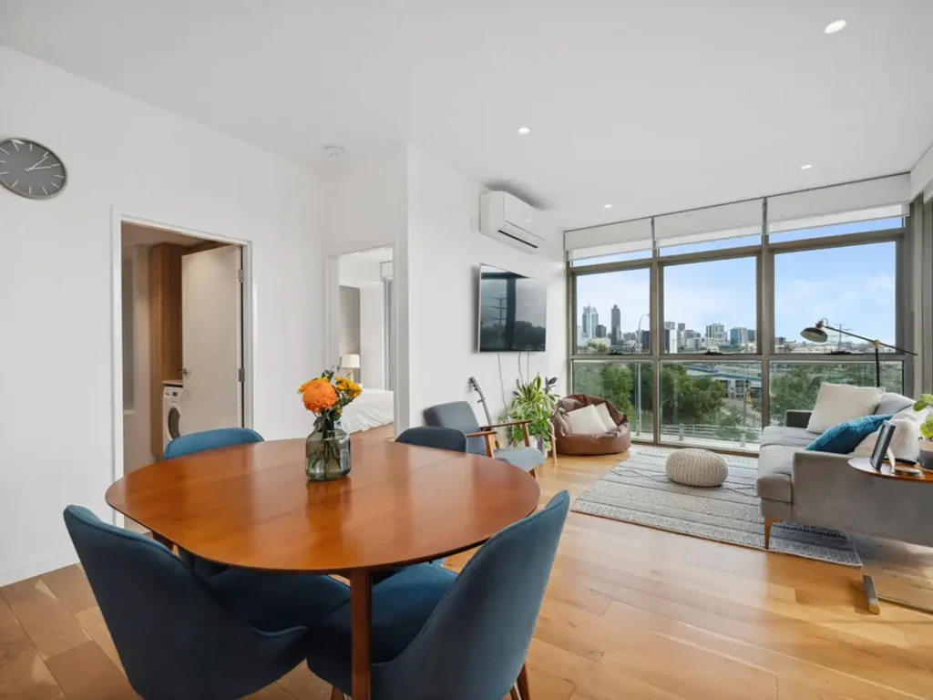 Light, bright apartment in ideal location