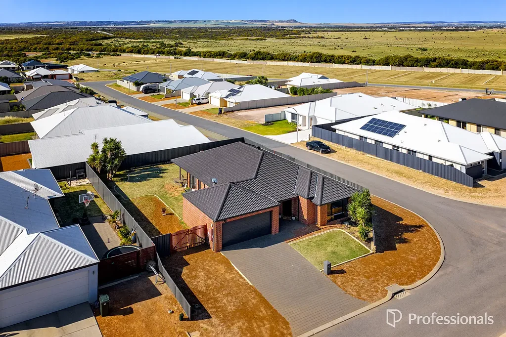 12 Waterwitch Outlook, Wandina, WA 6530