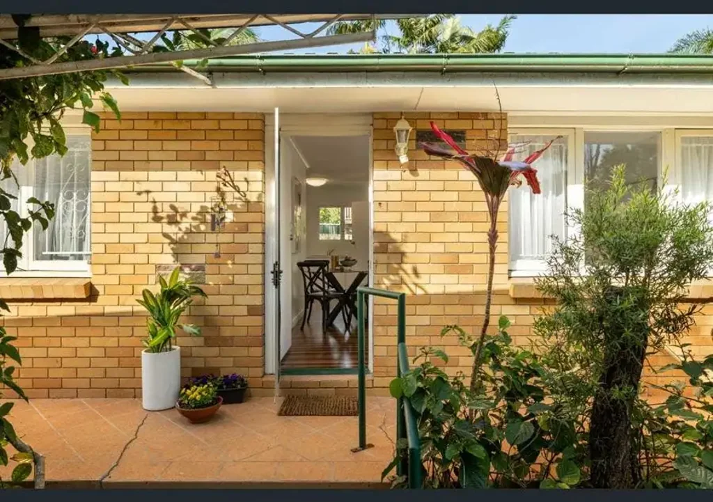 Fully renovated UNFURNISHED  Brand New East Brisbane | 2 Bed | 1 Bath | 1 Car | Enclosed Backyard
