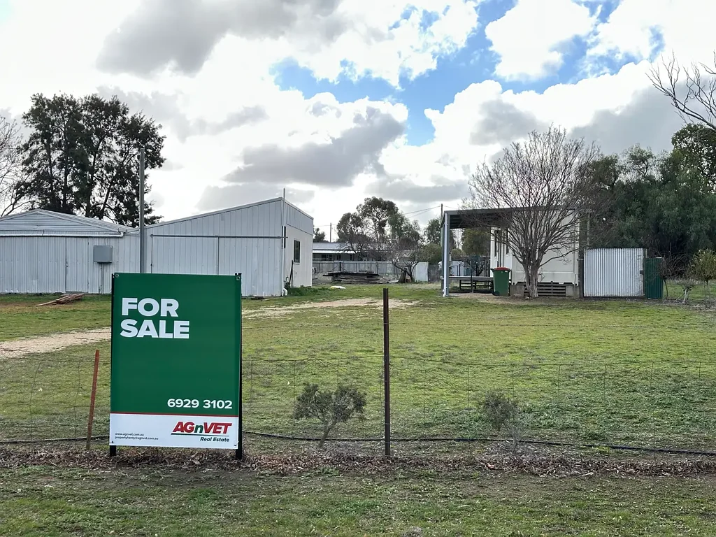 Henty 1ਬੈੱਡਰੂਮ Tiny Home Living, Huge Block and Brilliant Shedding!