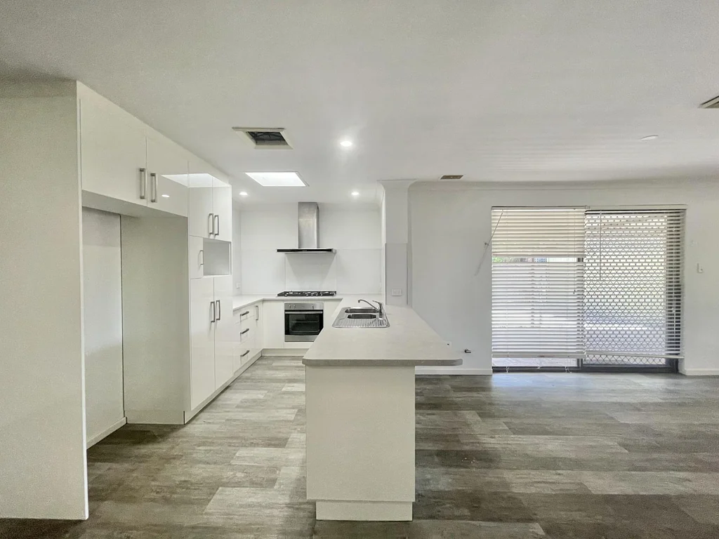 MODERNISED 4 x 2 HOME