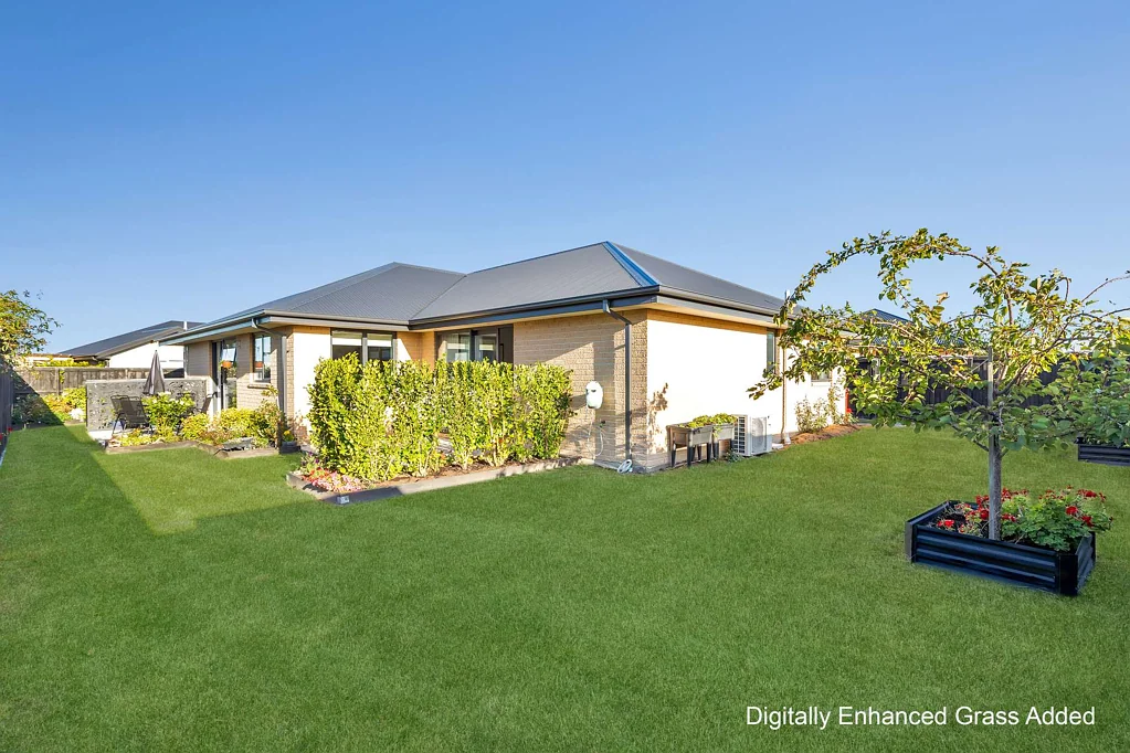Amberley 3 Bedroom Easy Care, with Gorgeous Gardens on Burke Lane