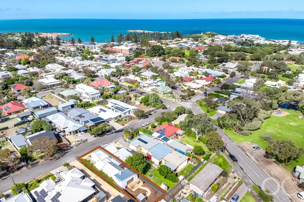 Port Elliot 3Kwarto Open the Door to a Renovated and Extended Railway Coastal Cottage