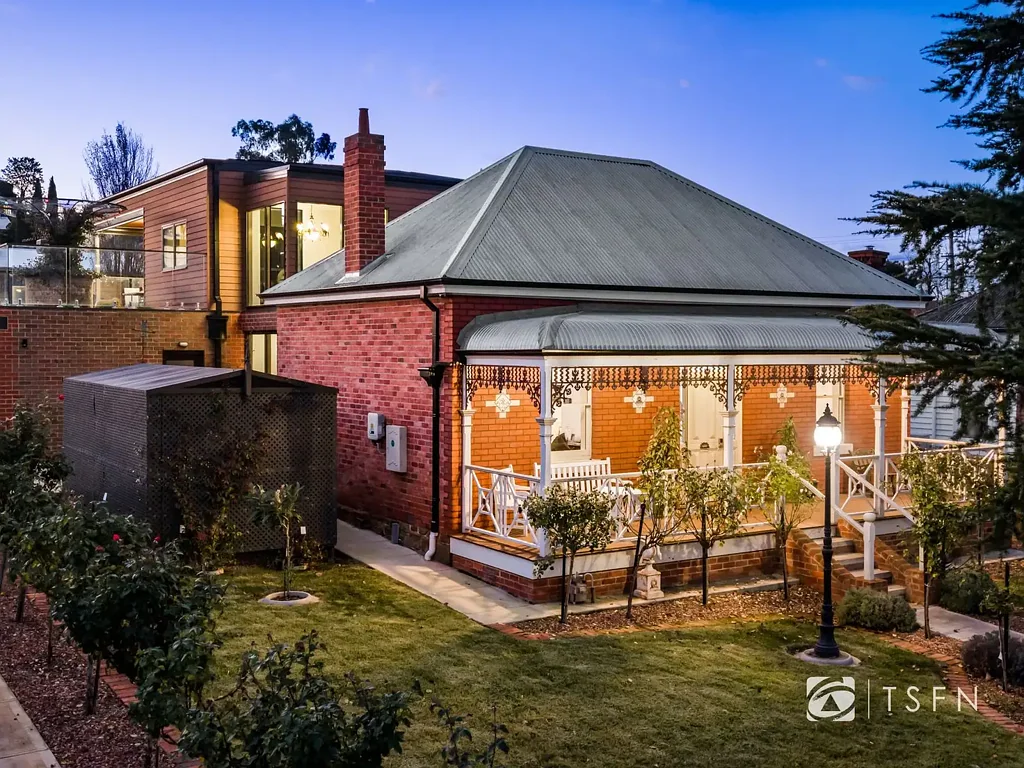 Golden Square 4房  Luxuriously Renovated & Extended Period Home In A Blue-chip Location