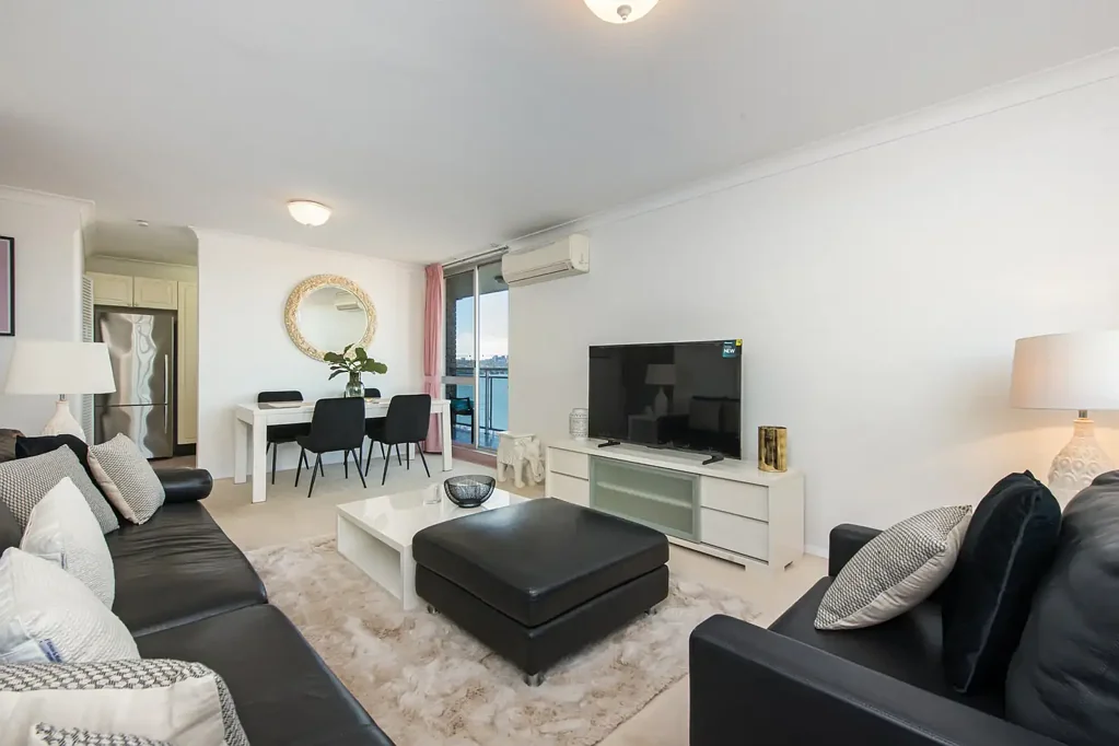 FULLY FURNISHED - HARBOUR VIEWS IN A PRIZED WATERFRONT SETTING