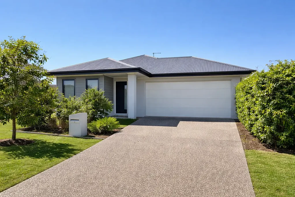 Narangba 4 Bedroom Modern Family Living Opposite Park
