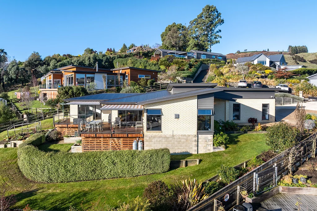 Mosgiel 4غرفة نوم Sun soaked elegance with sweeping Taieri views