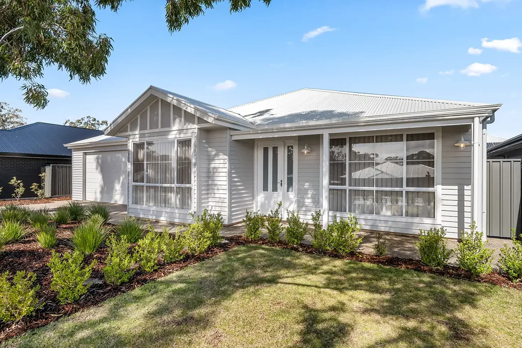 Mount Barker 4房  Picture-perfect, Hampton's-inspired elegance...