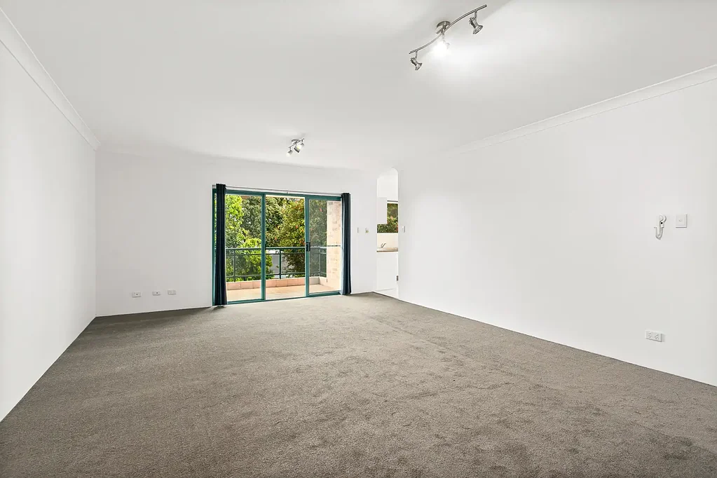 Top Floor Apartment In Idyllic Position