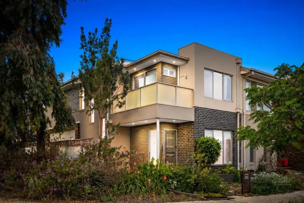 Caroline Springs 4 Slaapkamer Versatile Family Living with a Self-Contained Studio in a Prime Caroline Springs Location