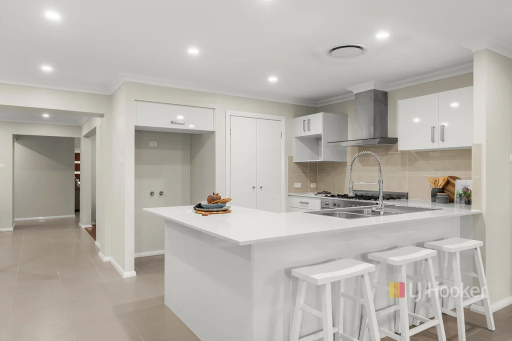 Riverstone 4 Slaapkamer Single Story Stunner in Prime Location