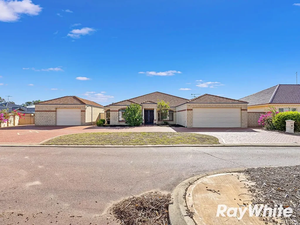 Coodanup 4غرفة نوم UNDER Offer , Big Block, Corner Location, Pool