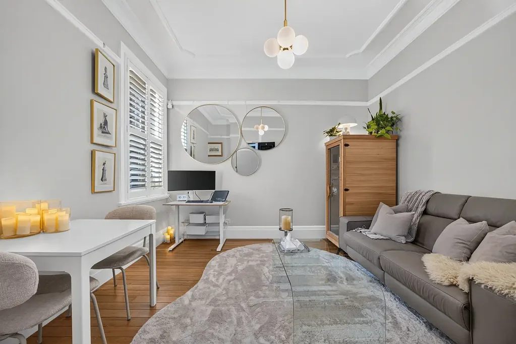 Stylish Art Deco Apartment with Beautifully Renovated Interi