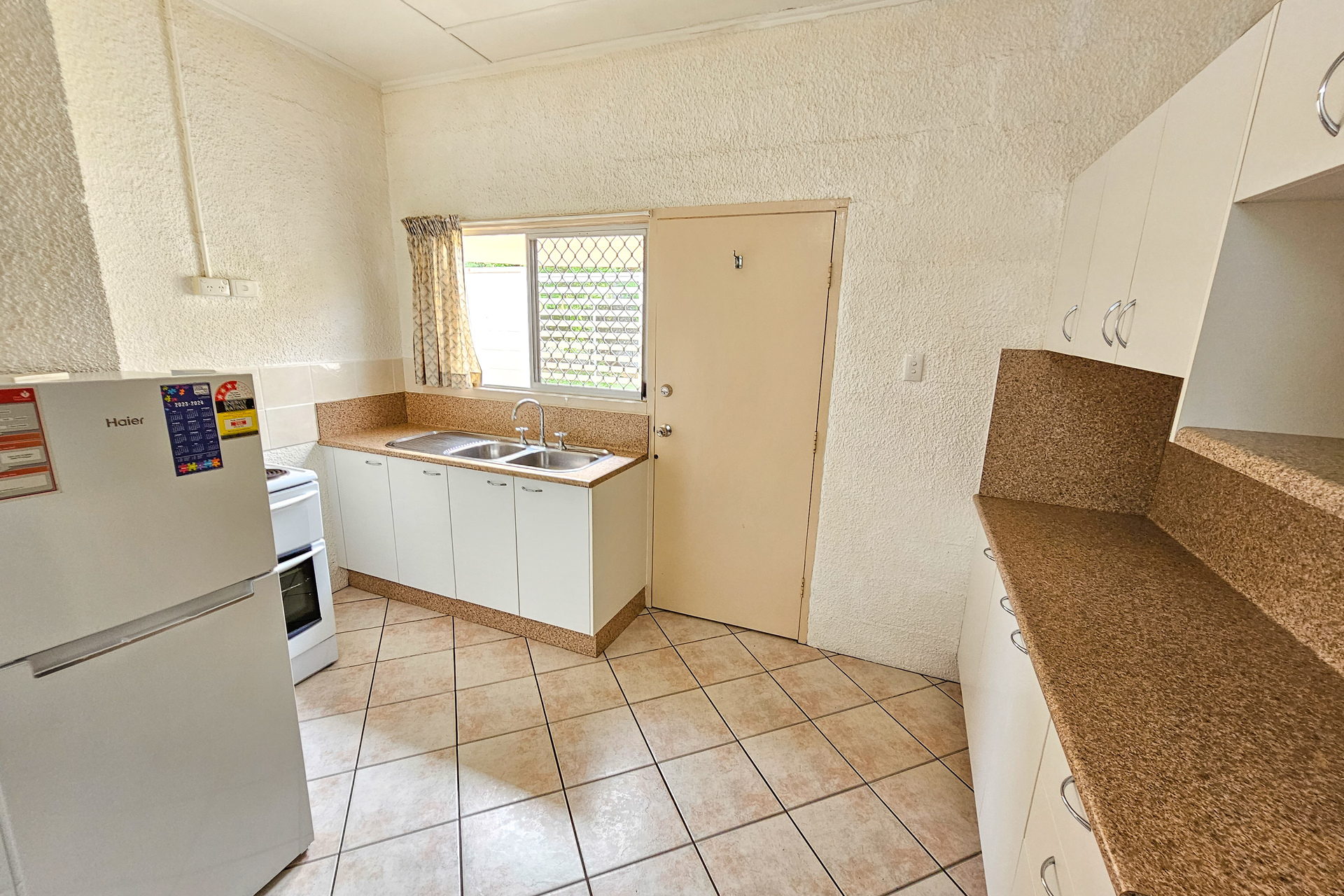 FLAT 2 25 ELIZABETH ST, MORNINGTON QLD 4825, 0 Kuwarto, 0 Banyo, Unit