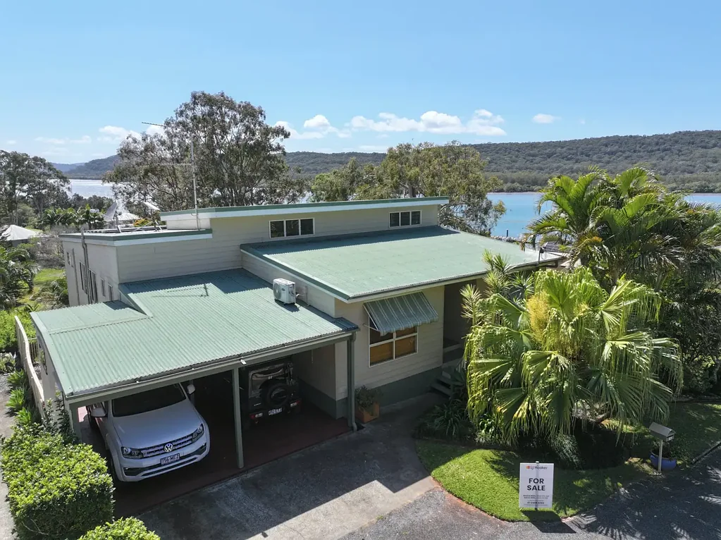 Russell Island 4Moenga Elevated Family Living with Stunning Views