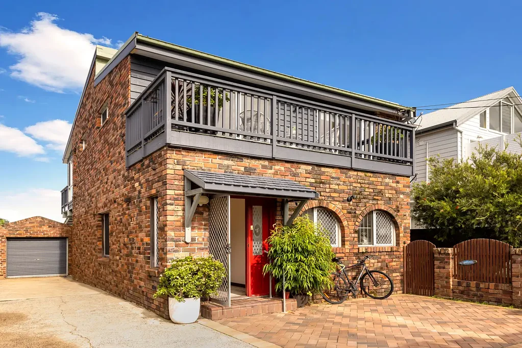 RARE, SPACIOUS FAMILY HOME CLOSE TO THE BEACH!