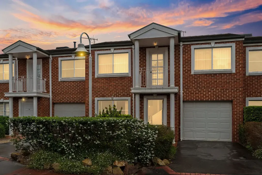 Bruce 2房  Stylish Townhouse Living in the Heart of Bruce