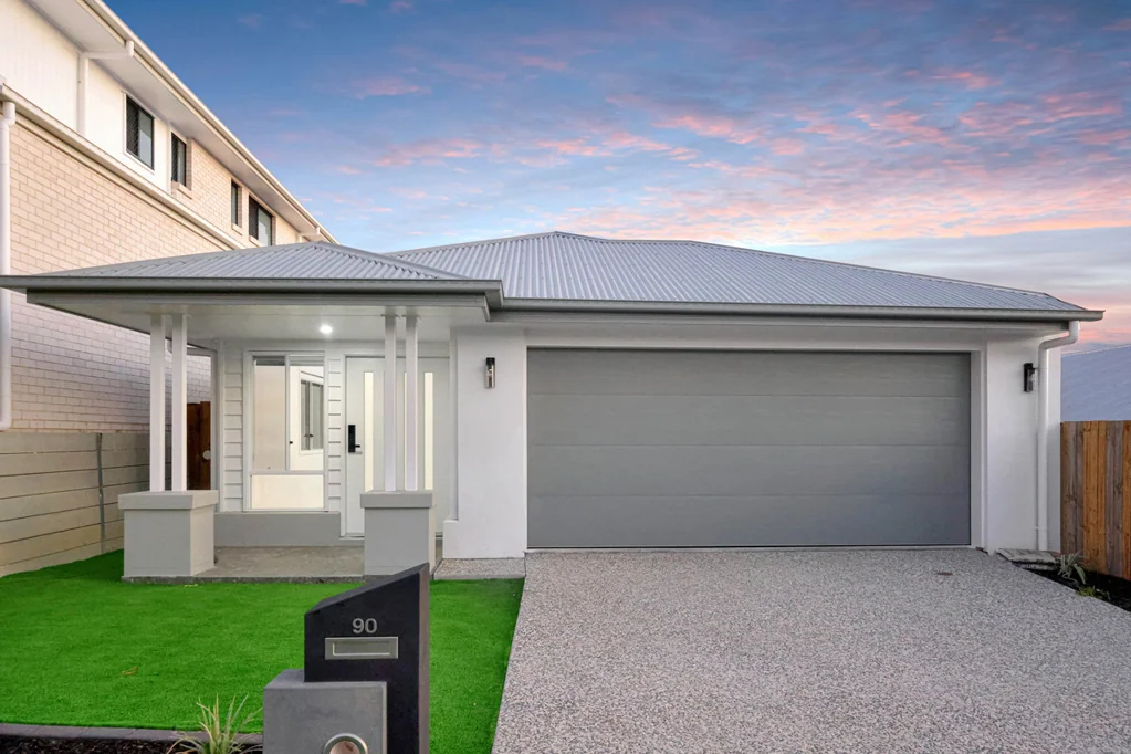 90 Belvedere Drive, Spring Mountain, QLD 4300