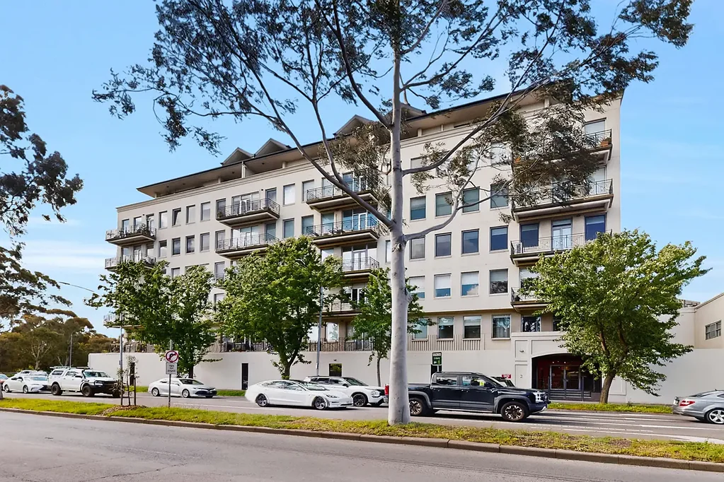 Light Filled Apartment in Great Location