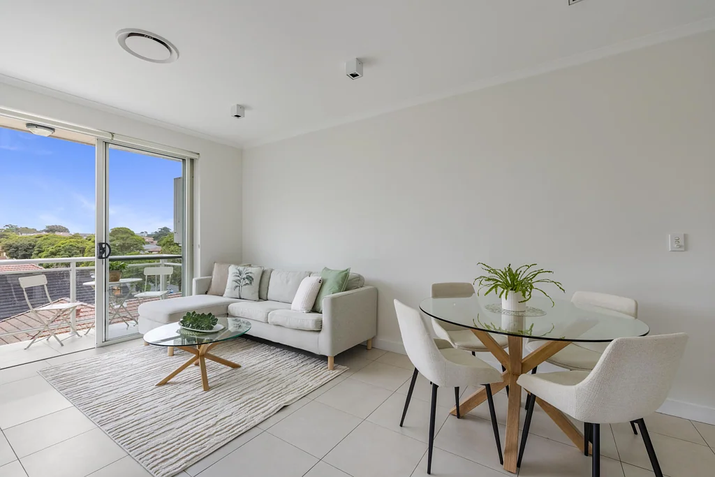 Kingsford 2Moenga Sunlit North-Facing Top Floor Apartment with City Views and Double Parking