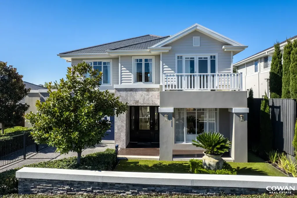 Chisholm 4कमरा Luxury Metricon Display Home | Guaranteed Leaseback Income of Approx. $108,800 Per Year