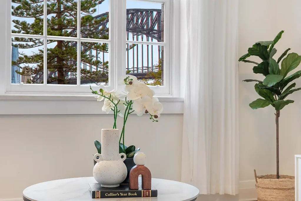 Kirribilli 2 Bedroom Absolute Picture Postcard views - Stylish refurbishment throughout