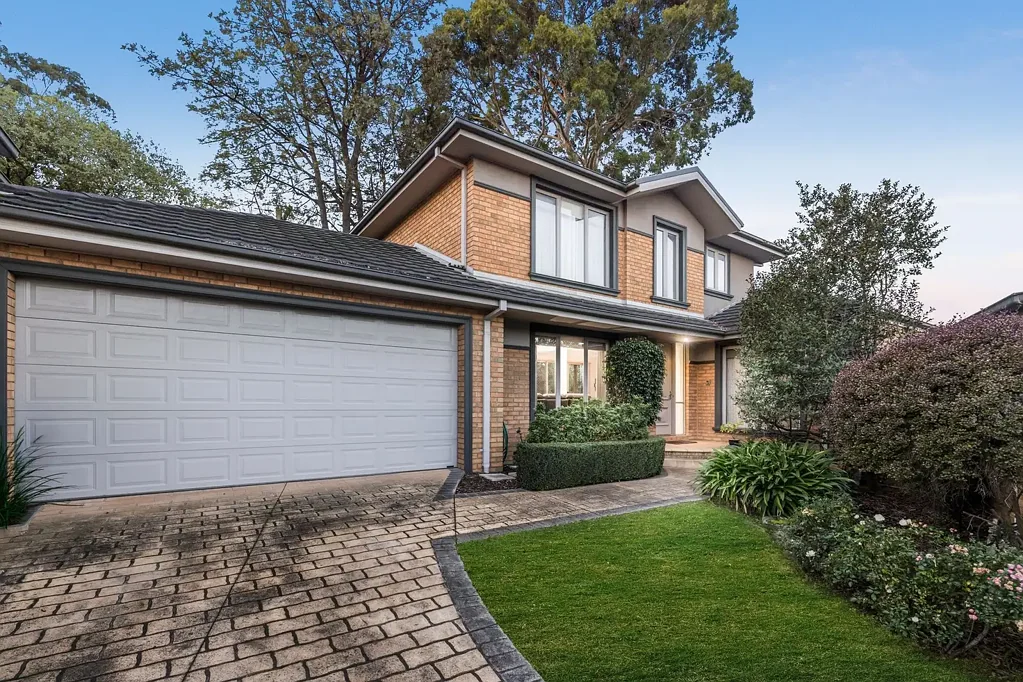 Mount Waverley 3غرفة نوم Stylish Townhouse Living in the Heart of Mount Waverley