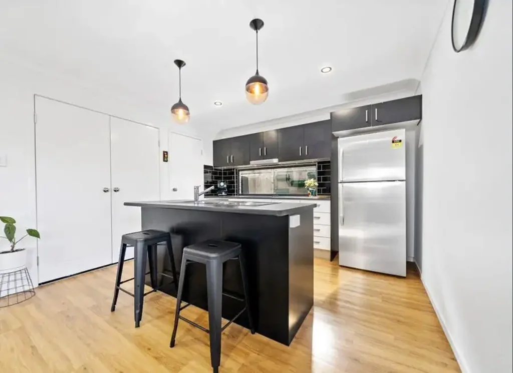 Redbank Plains 3Moenga MODERN 3 BED HOME IN QUITE CUL-DE-SAC -  FERNBROOKE ESTATE ,WALKING DISTANCE TO ALL YOU REQUIRE ...