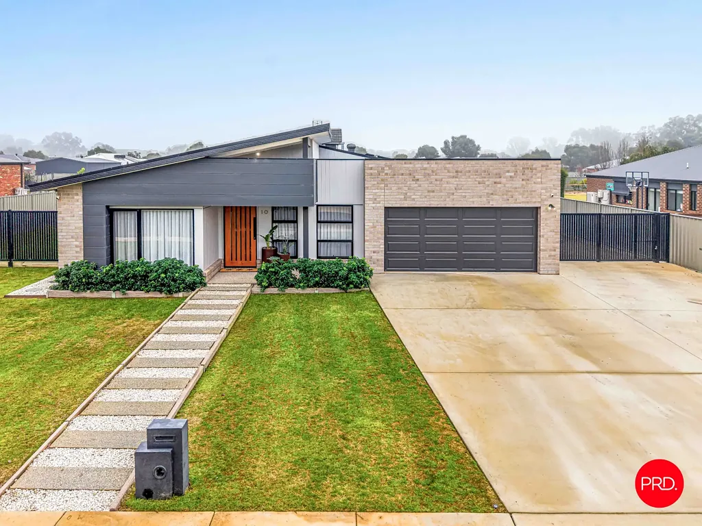 Huntly 4Kwarto Stylish Family Living with Exceptional Shedding