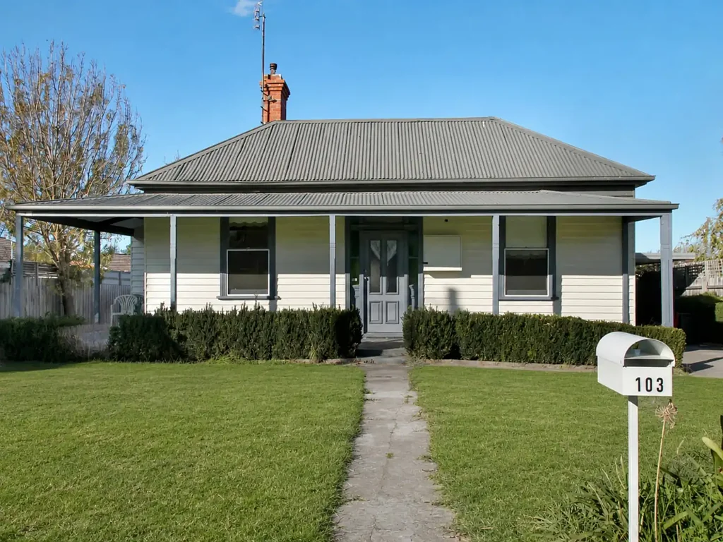 Bairnsdale 4房  BIG FAMILY HOME AWAITING IT�s NEXT CHAPTER
