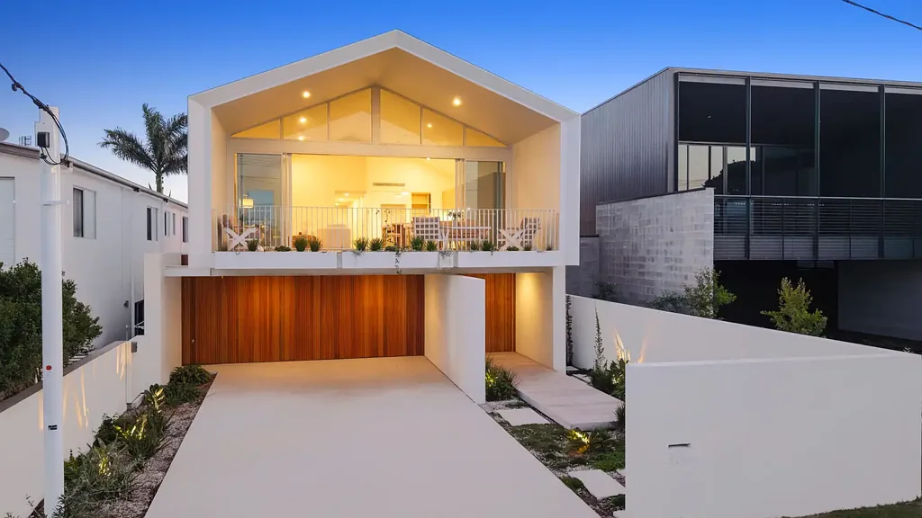 Buderim 4房  Brand New Luxury Home with Pool & Versatile Living Spaces