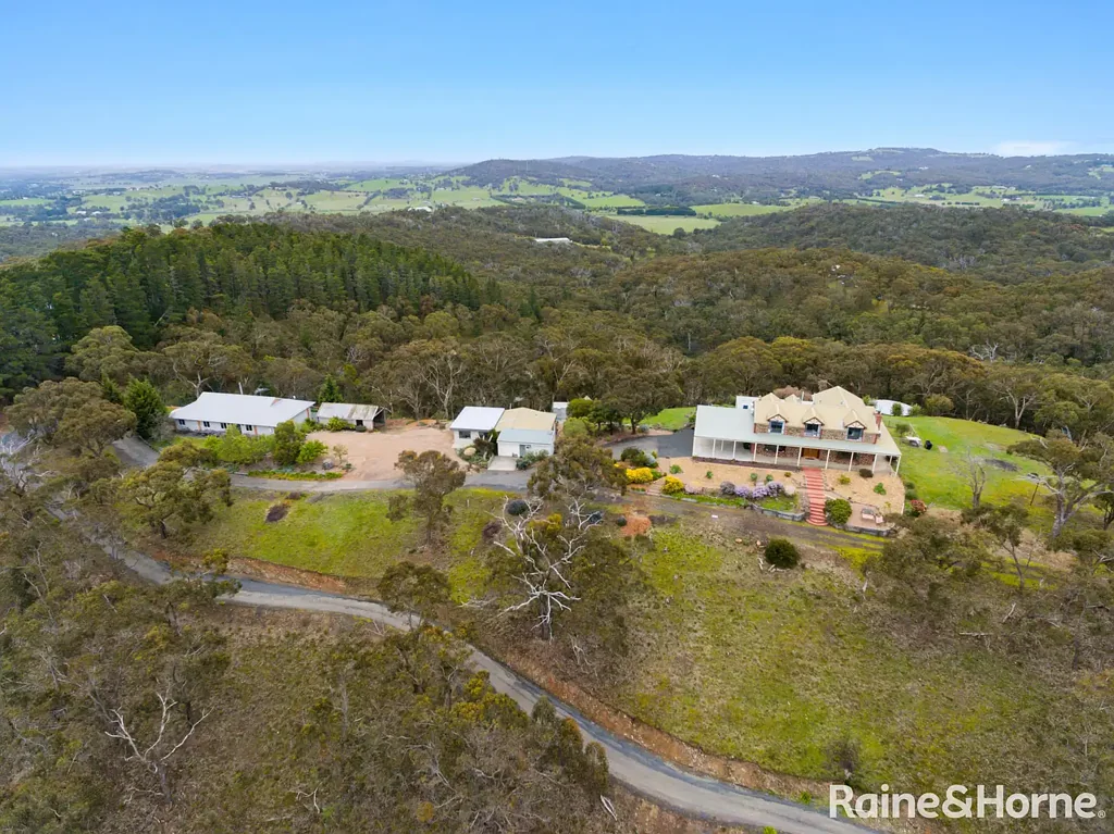 Whittlesea 9房  Intergenerational Living, Boutique Business, or Private Sanctuary - The Choice is Yours