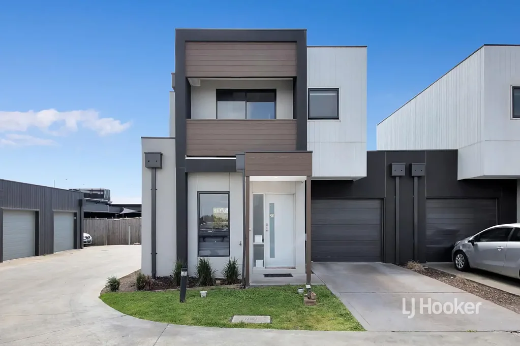 A Connected Lifestyle in One of Roxburgh Park�s Most Conveni