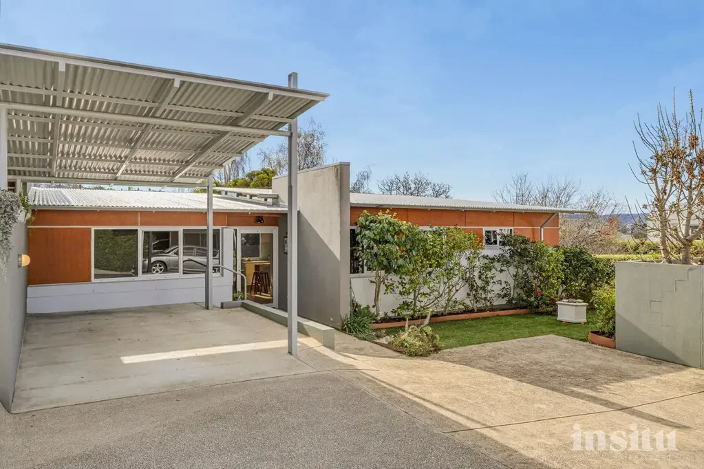 Sandy Bay 3Zimmer Stylish Low-Maintenance Living in Prestigious Sandy Bay.