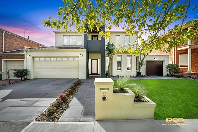 Cairnlea 5 Slaapkamer Luxurious Family Residence with Bungalow
