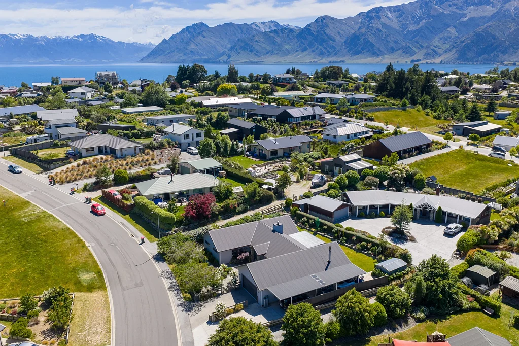 Lake Hawea 4Kwarto Big on Space & Close to the Lake!
