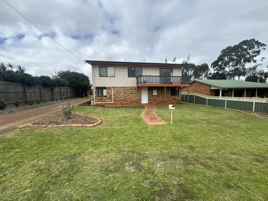 Kingaroy 4Moenga Two-Storey Family Home in Quiet Location