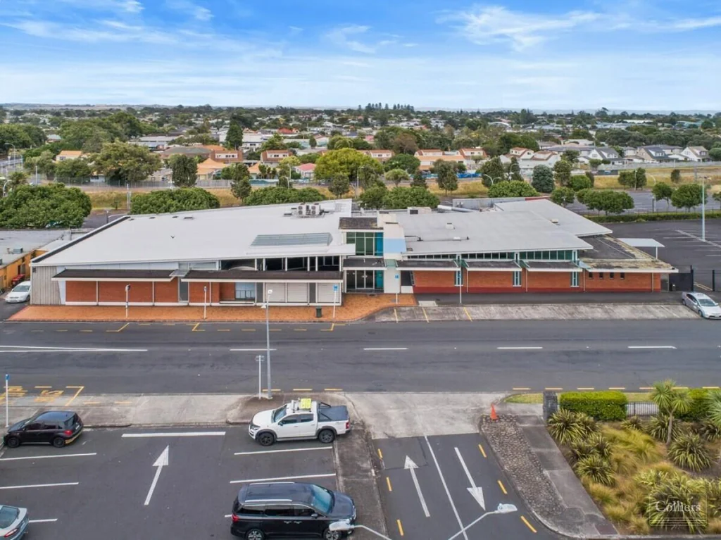 Manurewa 黄金地段优质物业 占地3092㎡ 充足停车位 紧邻火车站&繁华配套 稳定的租金收益 15 Year Lease to Corporate tenant