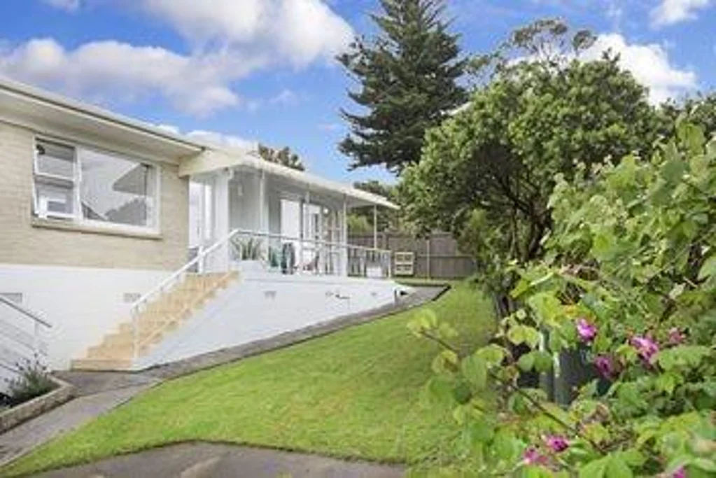 2 bedrooms with a single garage and 2 parking spaces