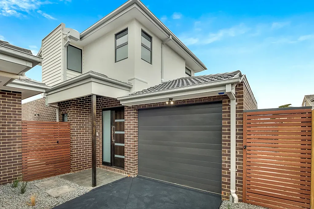A SPACIOUS 3 BEDROOM TOWNHOUSE