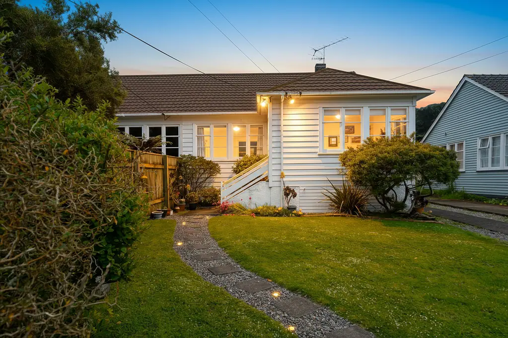 Naenae 2 Bedroom Steps from the Temples, Ready for Your Touch