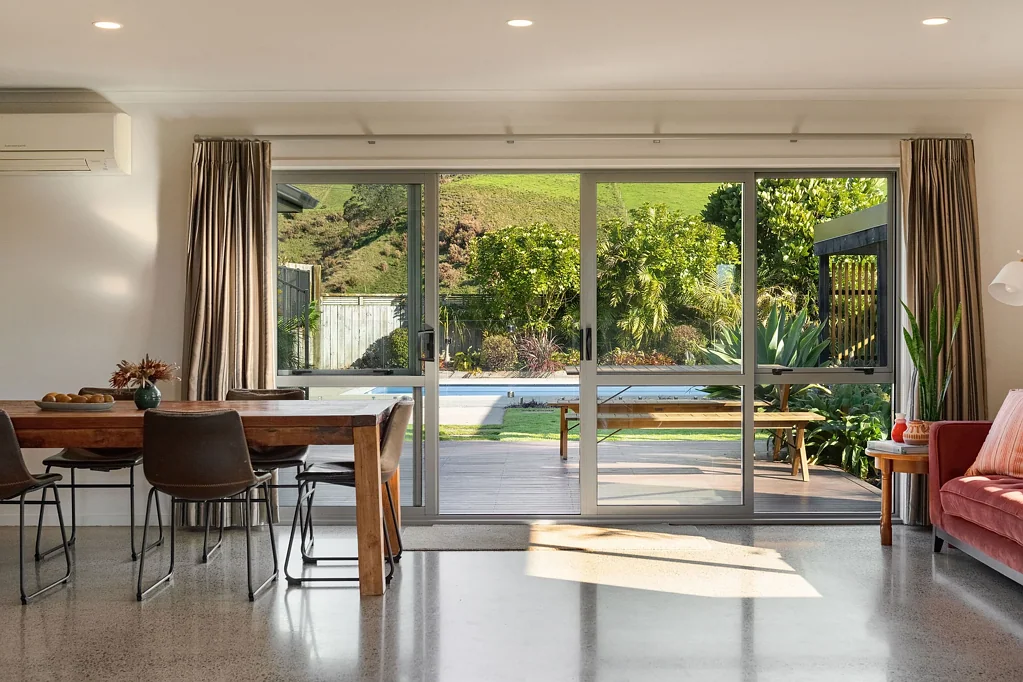 Welcome Bay 4Kwarto Christchurch Calls, so This Family Home Is Ready for Its Next Owners!