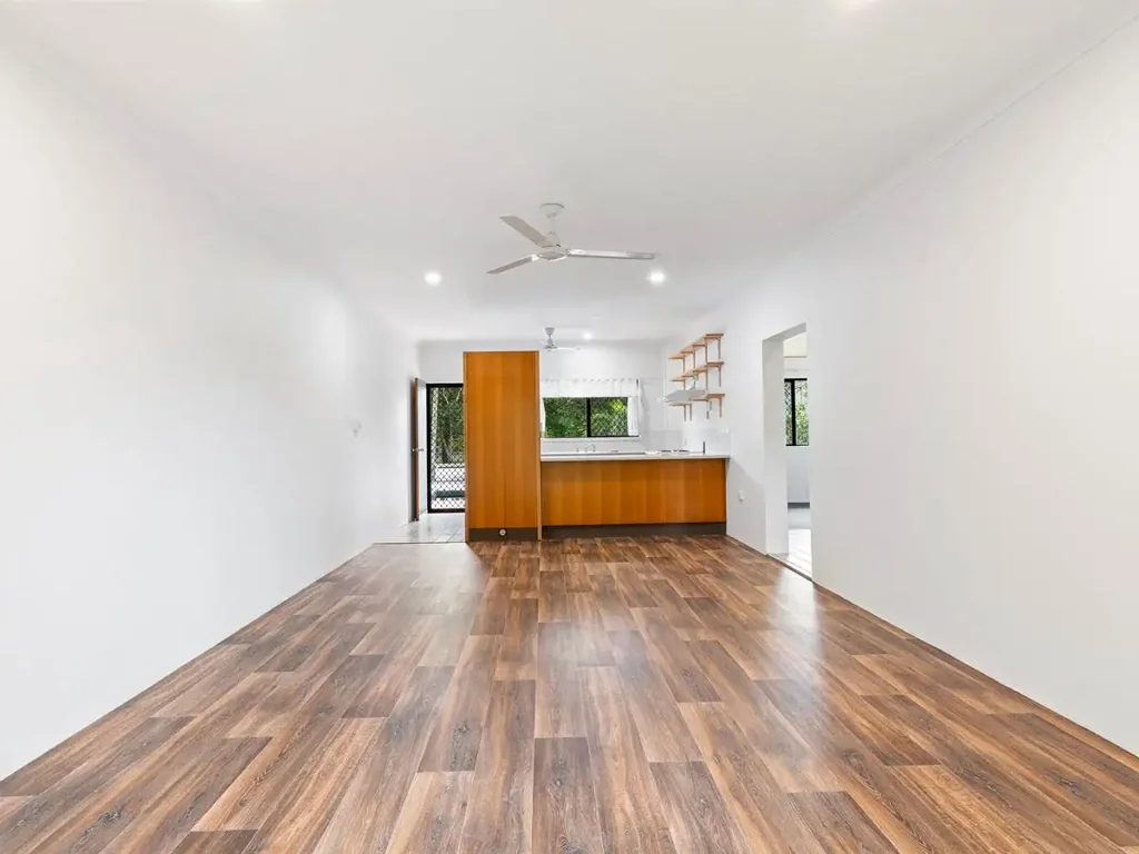 Freshwater 2غرفة نوم Beat The Rental Blues Today With This Upstairs Unit With Main Road Frontage !