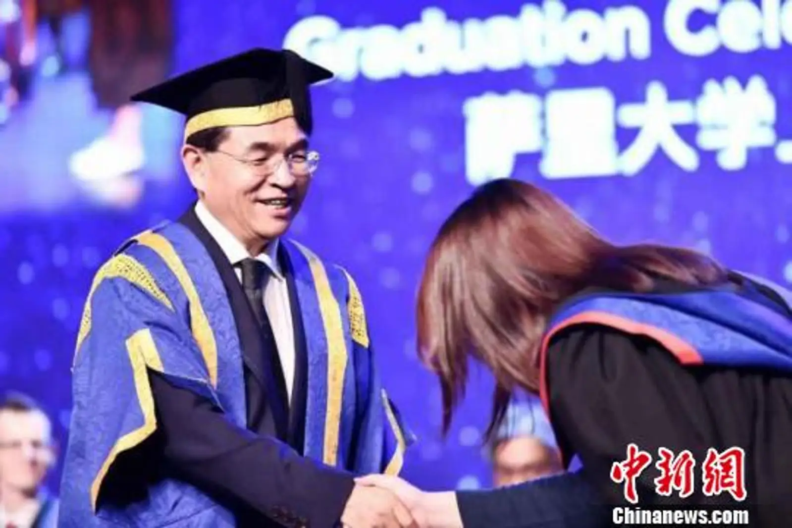 英国首位华裔大学校长逯高清：致力为中英交流做贡献