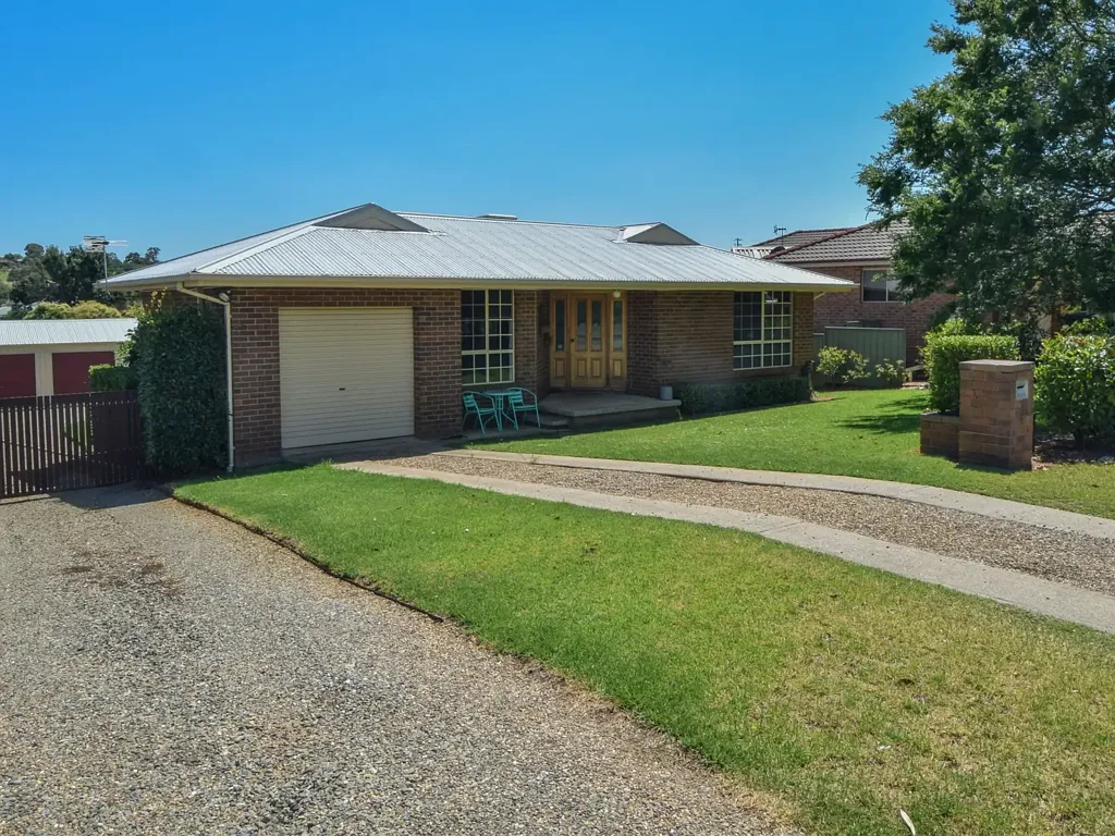 7 Pineview Crt, Young, NSW 2594