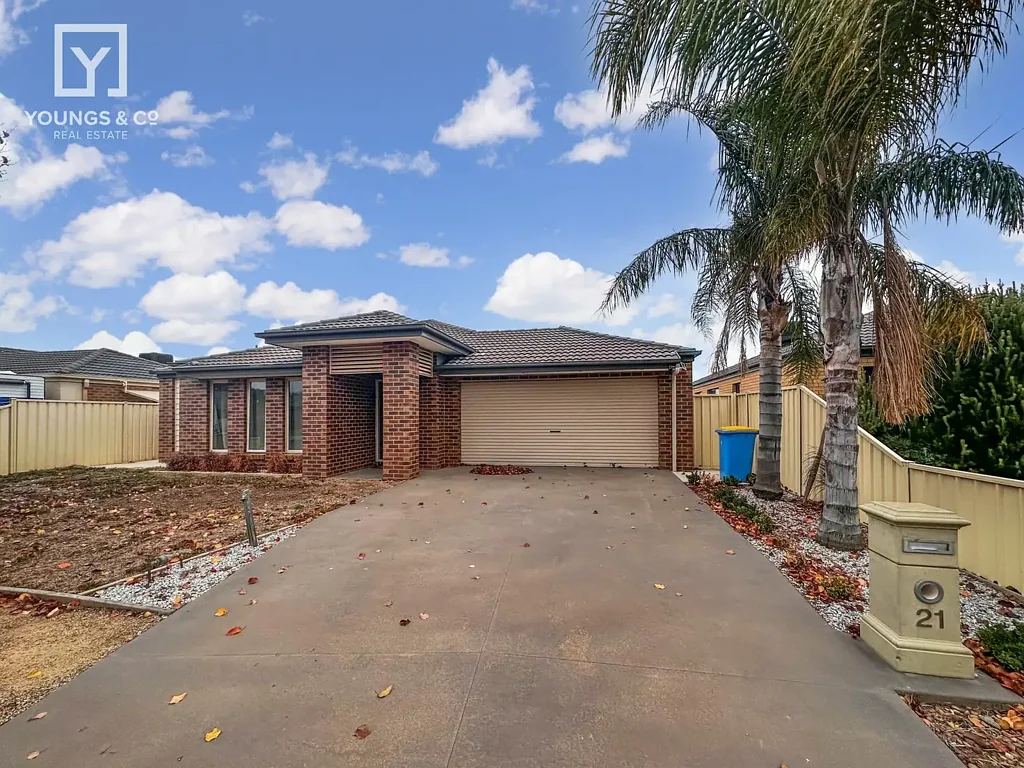 Fully Furnished 4 bedroom home!