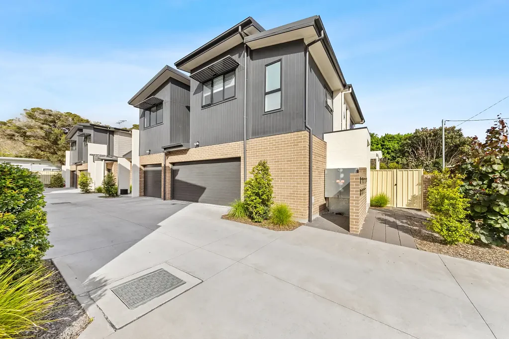 North Gosford 3Kwarto Contemporary Townhouse Living with a North Facing Courtyard