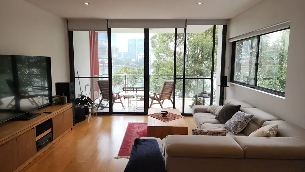 Oversized waterfront 1 bedroom apartment at the heart of Rhodes for lease